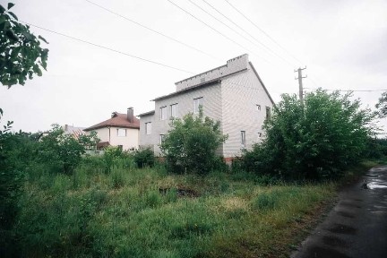 Продається будинок без внутрішніх робіт в районі Дендропарку.