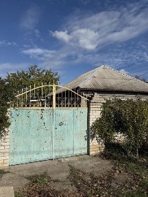 Продаю будинок з гаражем і паркомісцем у дворі Широка Балка