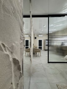 Здається робоче місце в салоні в центрі міста.