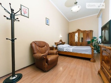 Костельна вулиця, мікрорайон Центр, район Шевченківський, Київ, метро Майдан Незалежності, вул. Костельна 3 • ID 24659244