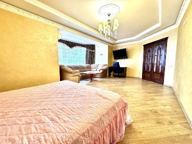 Київ, Солом'янський, вулиця Борщагівська 206