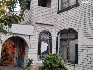 Продаж 2 поверхового будинку з ділянкою