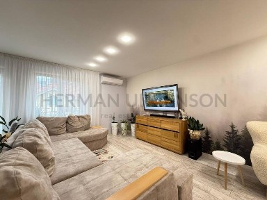 Продаж таунхаусу 207 м. кв / 1 сотка / вул. Капушанська