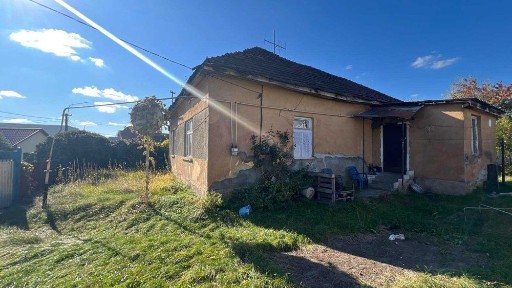 Житловий дім, з ДІЛЯНКОЮ в 