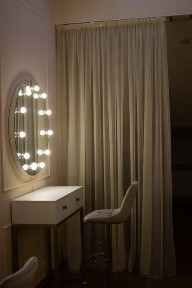 Здається робоче місце для бровіста Нова студія в центрі міста