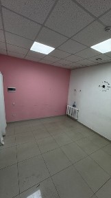 Здається в оренду приміщення в центрі м. Хуст 14,90 кв. м.