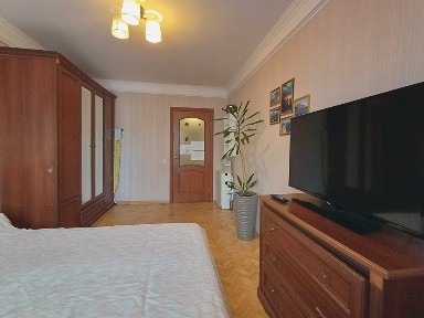 Затишна, комфортна, велика квартира (60м2) на вул. Березняківська 14а