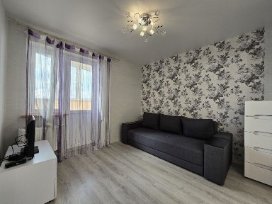 Від власника! Продаю з ремонтом біля метро квартиру вул. Максимовича