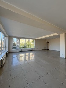 Офіс 110 м² з панорамними вікнами - готовий до роботи