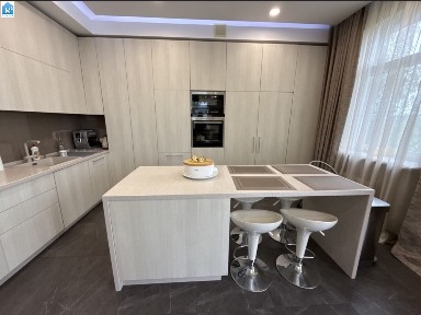 Продажа 3-комнатной квартиры 130 м², Героев Чернобыля ул.