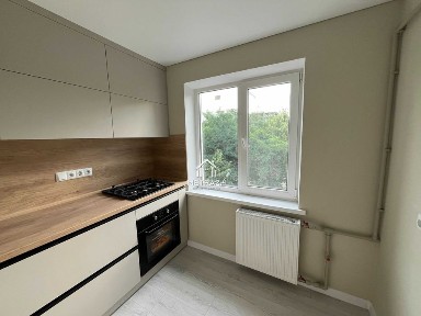 Продам чудесную капитальную 2к Ботанический сад. Капитальный подъезд!