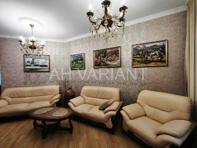 Продається 3-кімнатна квартира, вул Воз'єднання 17 Код: 36765