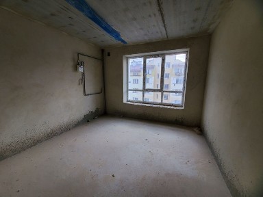 Класний світлий 2к сирець в зданій новобудові !