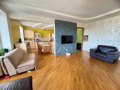 Продам просторную 2 уровеневую кв-ру Поля Минина Центр Автономка