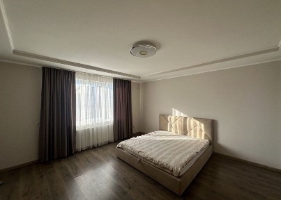 Оренда будинку в тихій локації без тварин