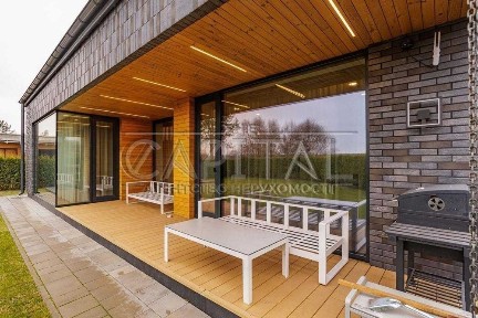 Сучасний будинок в закритому КМ