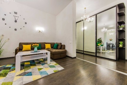 Подобово 2к з укриттям поруч на Майдані Незалежності, вулиця Городець