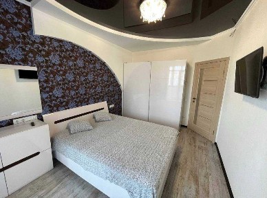 Продам власну 2-х кімн квартиру з видом на озеро + комірка у подарунок