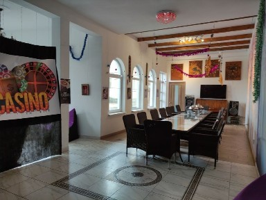 Будинок для великої компанї. чан. басейн.