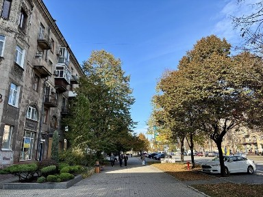 Продам 3-к на проспекті, зупинка Миру, є гараж