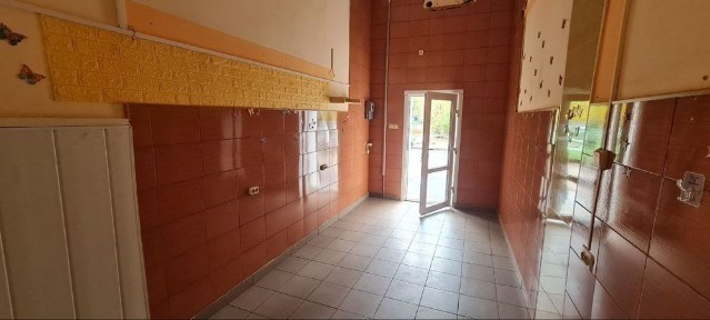 Пр. Корабелів 13 кв. м. гарна локація окремий вхід