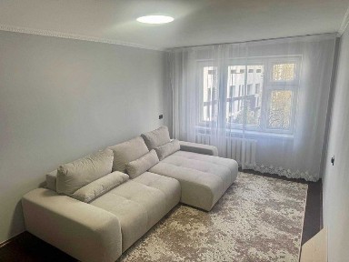 Оренда 3 кімнатної квартири в ближньому центрі вул. Золота