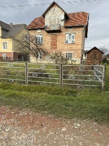 Продається два будинки в Доброгостові