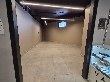 321м2 магазин з рампою