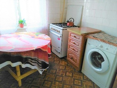 Ушинського 26, поряд Радіоринок, до Новуса - 300 м