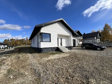 Новий будинок з ремонтом 500м (5хв пішки) до центру м. Долина