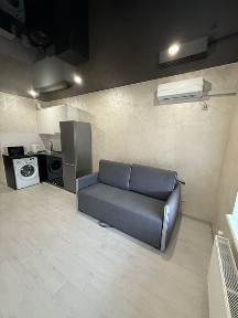 Здам студію в новобудові, Конний ринок