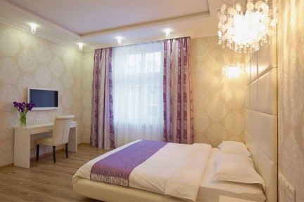 Львів, центр, площа Рынок, Форум, подобова.