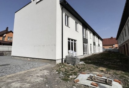 Продам сучасний таунхаус з гаражем