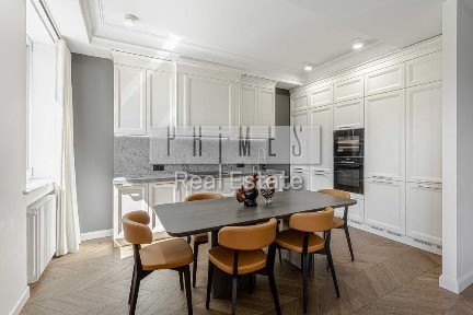 Оренда 4к квартири, вул. Олександра Кониського, 46/11, Центр