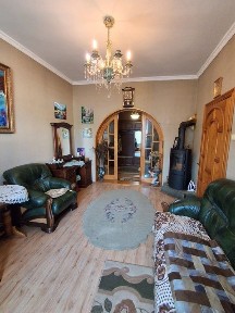 Продається 4-х кімнатна квартира в будинку в центрі міста