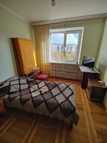 Продаж двохкімнатної квартири на Київській