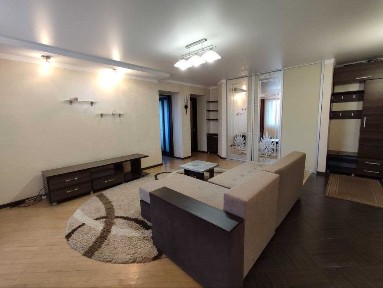 Оренда просторої 2- кімнатної квартири по вул. Целевича