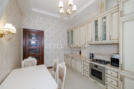 Унікальна квартира в Подільському районі вул. Кожум'яцька 18-А