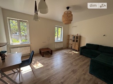 Продаж 2 поверхового будинку з ремонтом і ділянкою на 5 соток, 99.5 кв. м, 3 кімнати, на вул. Карпатської Січі • ID 33637919