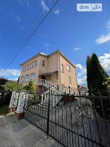 Продаж 3 поверхового будинку з гаражем і ділянкою на 10 соток, 388 кв. м, 6 кімнат, на вул. Львівська 31 • ID 33615265