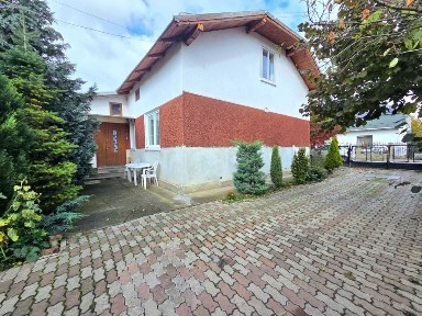 Оренда: Затишний будинок, гараж, двір, зона BBQ.