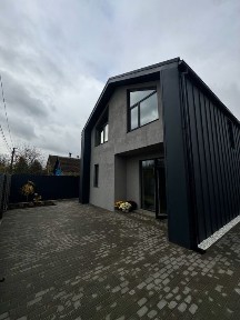 Сучасний двоповерховий будинок у Круглику (с/т «Луг»)