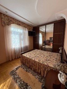 Продаж 4-кімнатної квартири в центрі