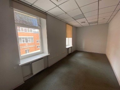 Оренда офісних приміщень вул. Воскресенська, 13а (17,20,20,23 м2)