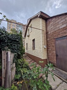 Продаж будинку. Центр міста. Вулиця Хібінська. 60 школа.