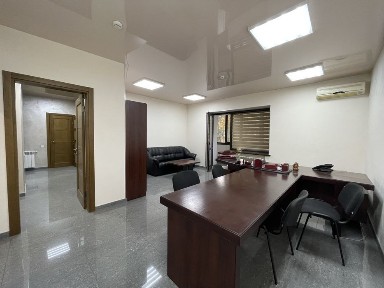 Сдам офис с мебелью 141 кв. м. 1 этаж, отдельный вход