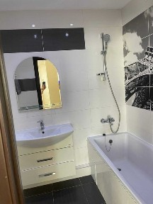 3 кім на Тролейбусній у новобудові