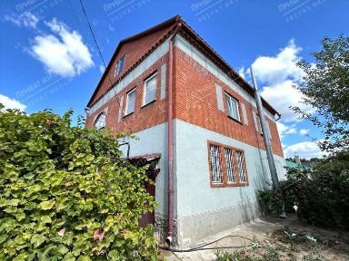 Двоповерховий будинок у Полтаві