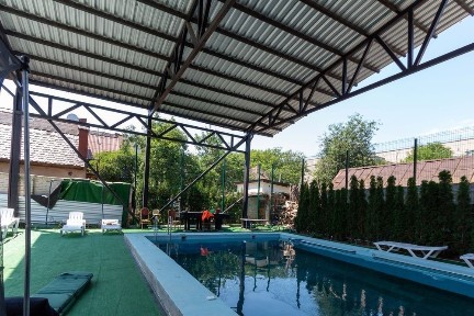 Здам 1км студію район Комарова комісія 50%