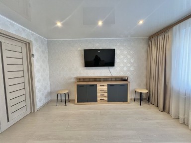 Сдаю теплую 2х ком кв. в самом центре города